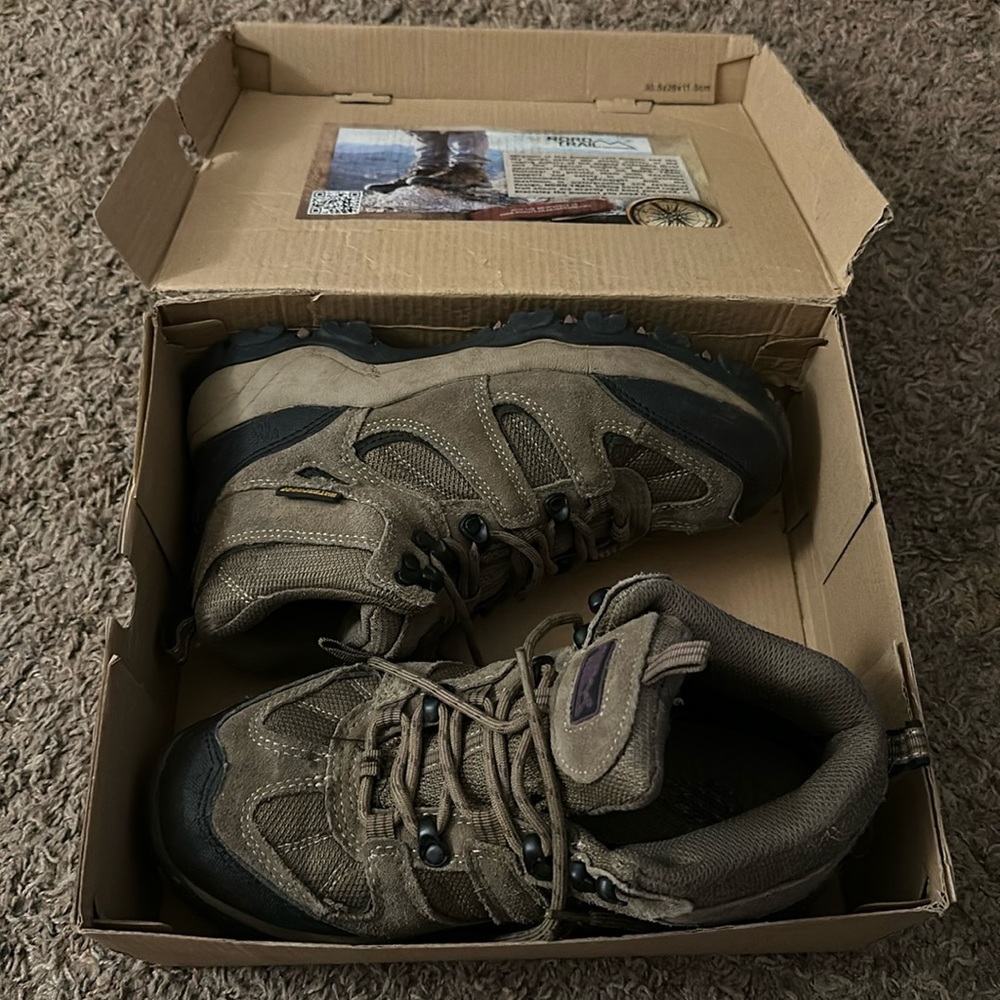 Nord Trail Women's Mt. Washington Hi Waterproof Leather Hiking Boot